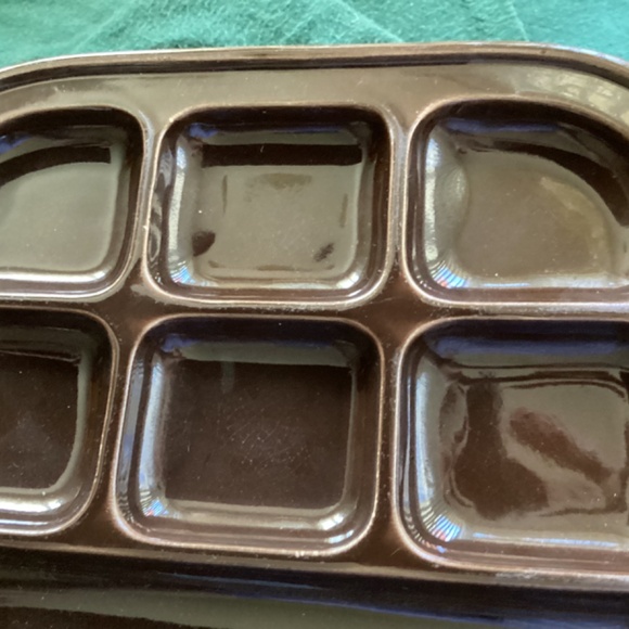 SET OF SIX VINTAGE DARK BROWN CERAMIC SQUARE SHAPED DIVIDED/FONDUE PLATES - Picture 7 of 10